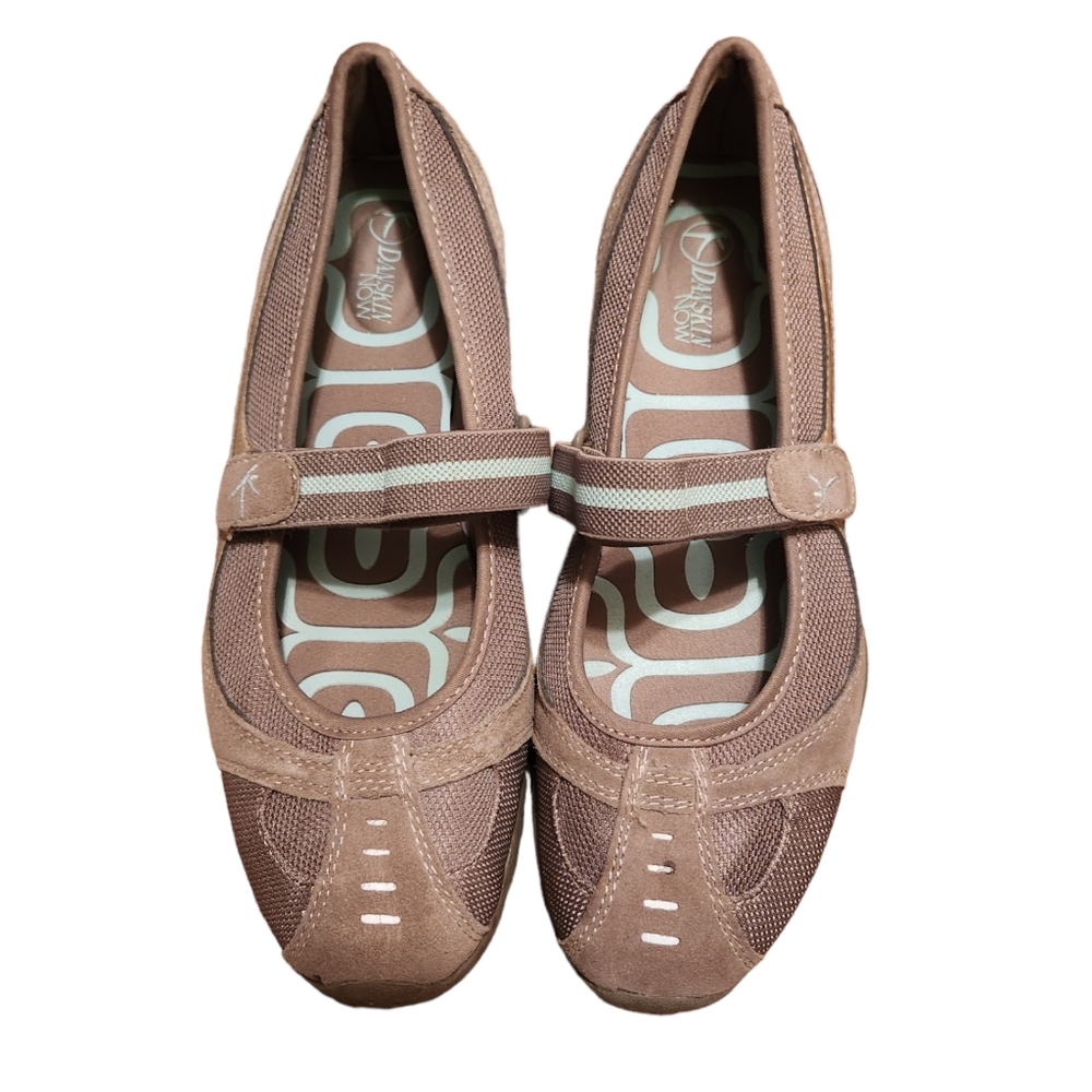 Danskin Now Size 7 Suede Holly MJ Shoes